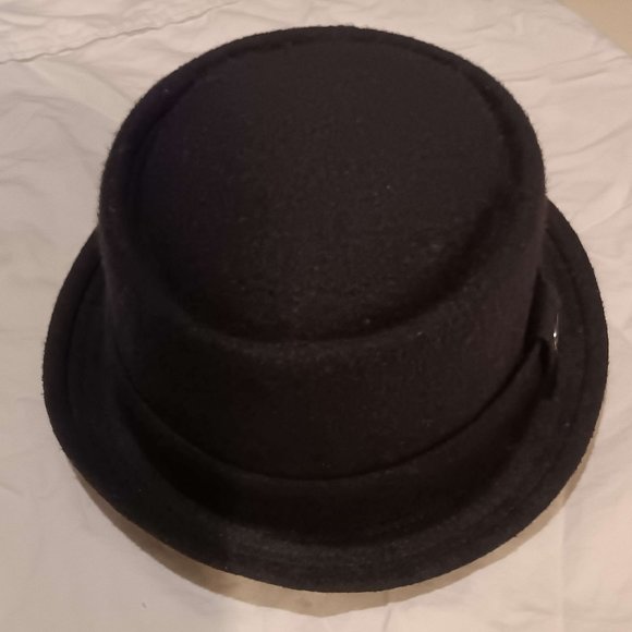 Hat - Picture 1 of 7